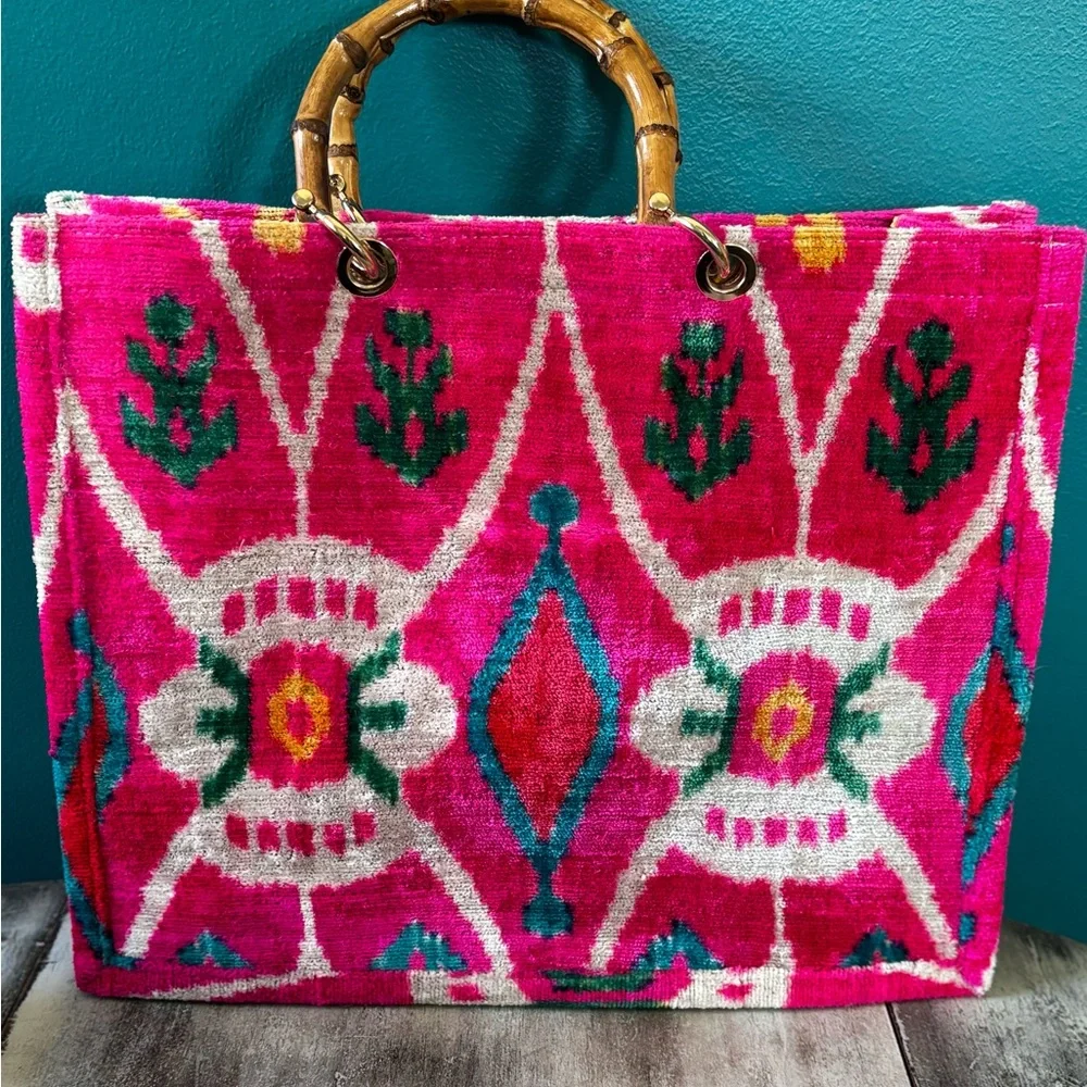 Silk velvet Ikat Tote with bamboo handles - Picture 4 of 7